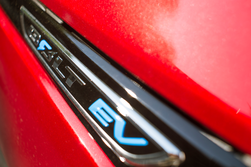 Illustration for article titled The 2018 Chevrolet Bolt EV Makes the Electric Car Feel Normal, and That’s the Point